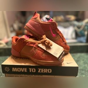 Women’s (size 7) Nike Low Disrupt 2. Desert Bronze/Pink Prime